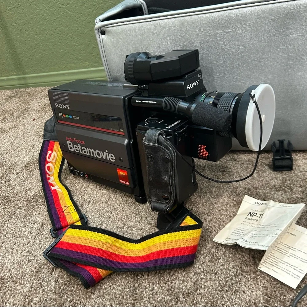 Sony Betamovie BMC-200 BetaMax Camcorder With RARE CASE + EXTRAS - UNTESTED